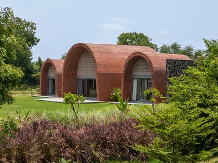 VAULT HOUSE - India